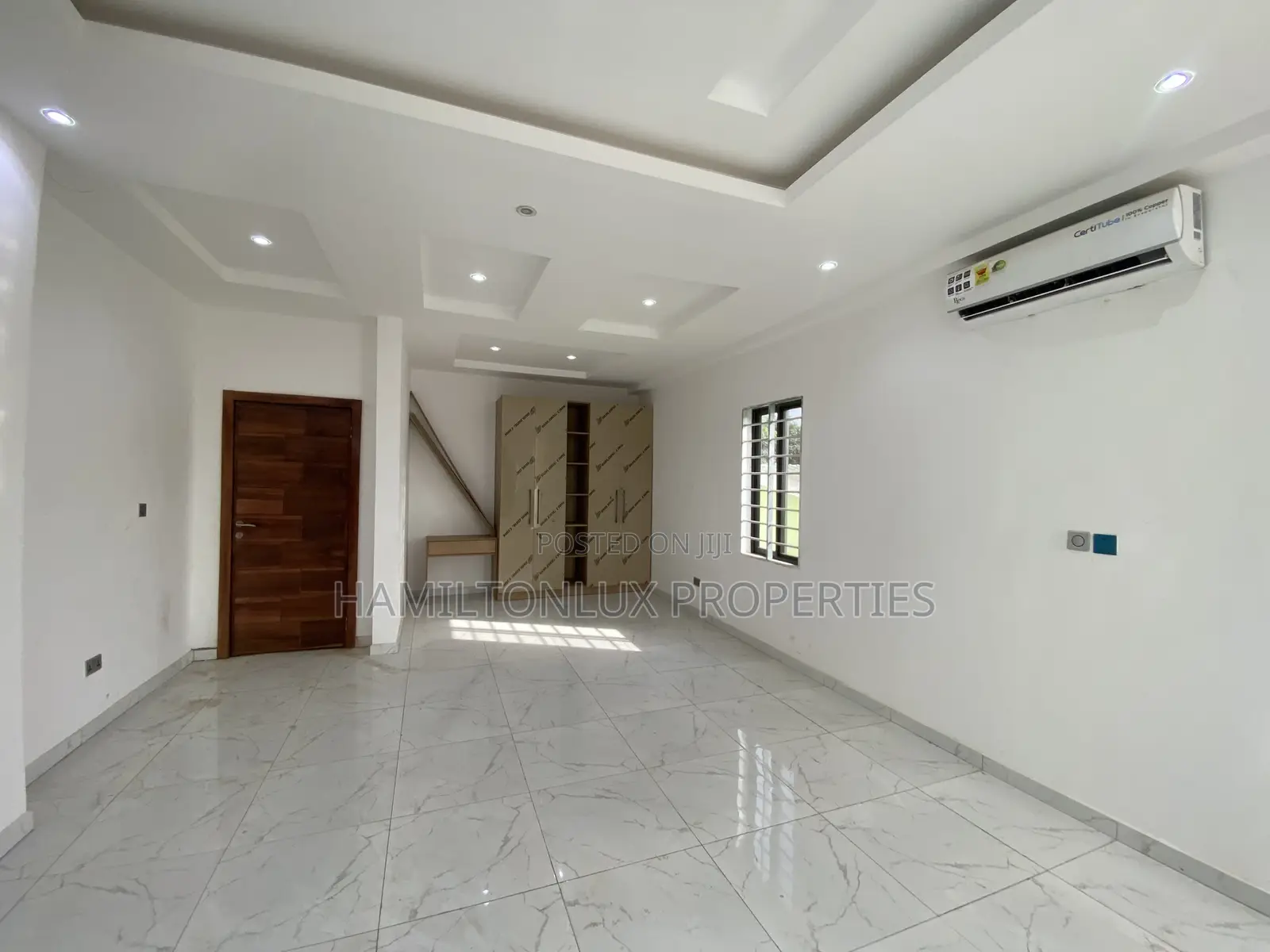 4bdrm Mansion in School Junction, Adjiriganor for sale