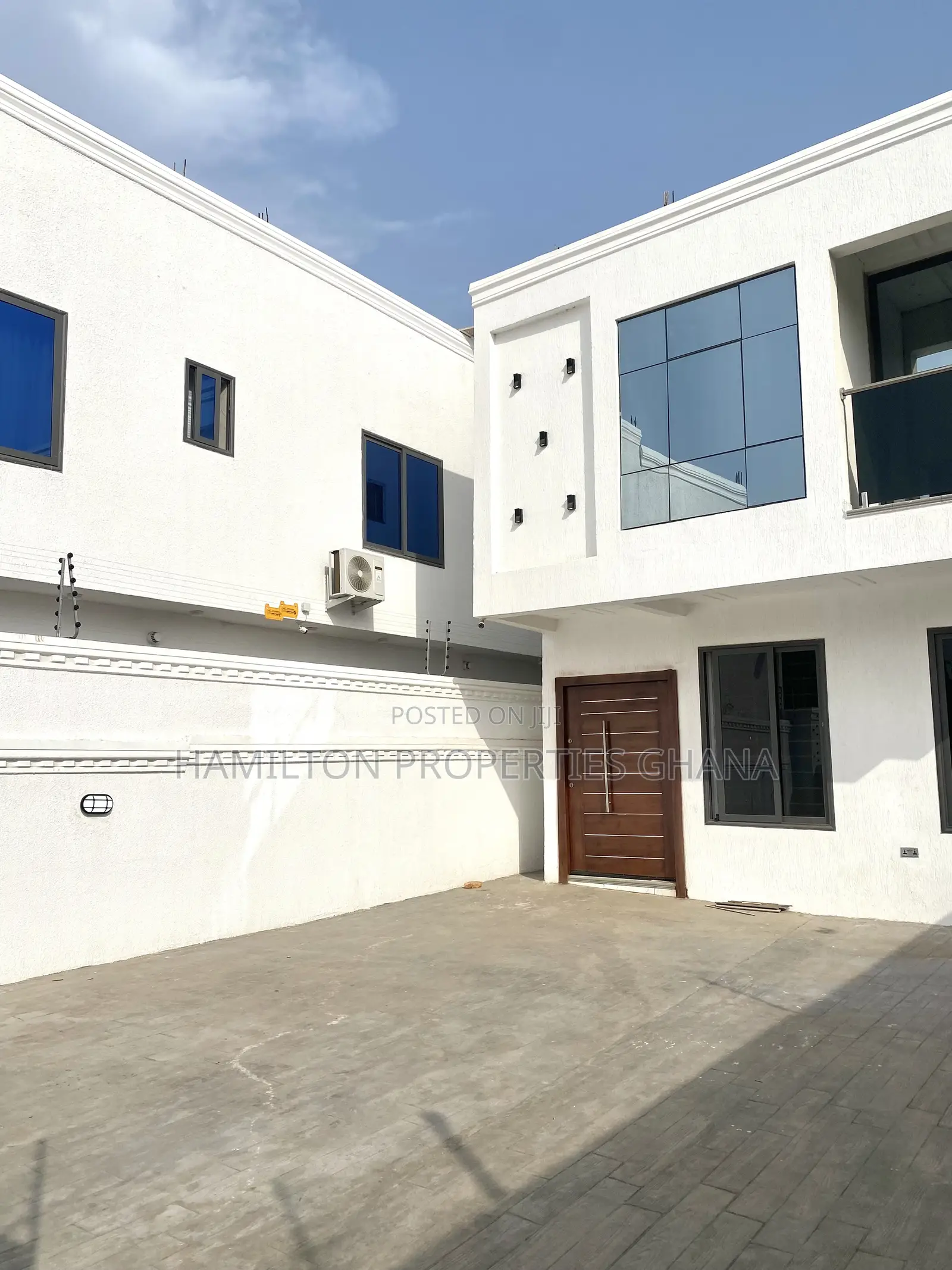 4bdrm Mansion in School Junction, Adjiriganor for sale