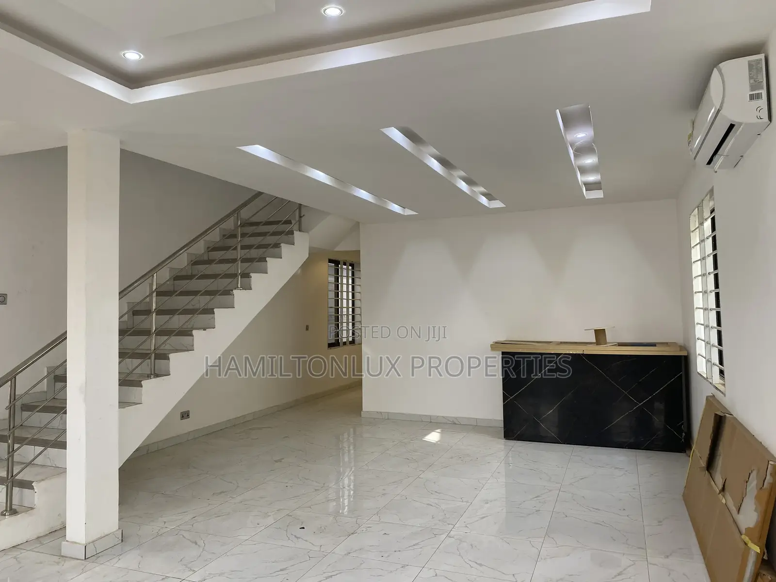 4bdrm Mansion in School Junction, Adjiriganor for sale