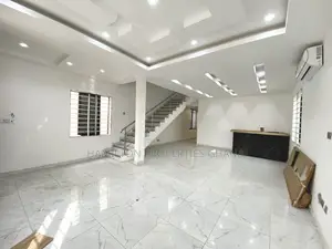 4bdrm Mansion in School Junction, Adjiriganor for sale