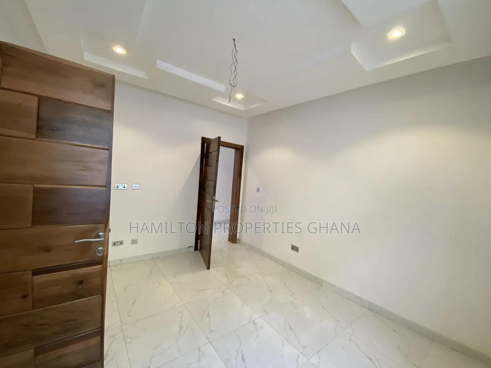 4bdrm Mansion in School Junction, Adjiriganor for sale