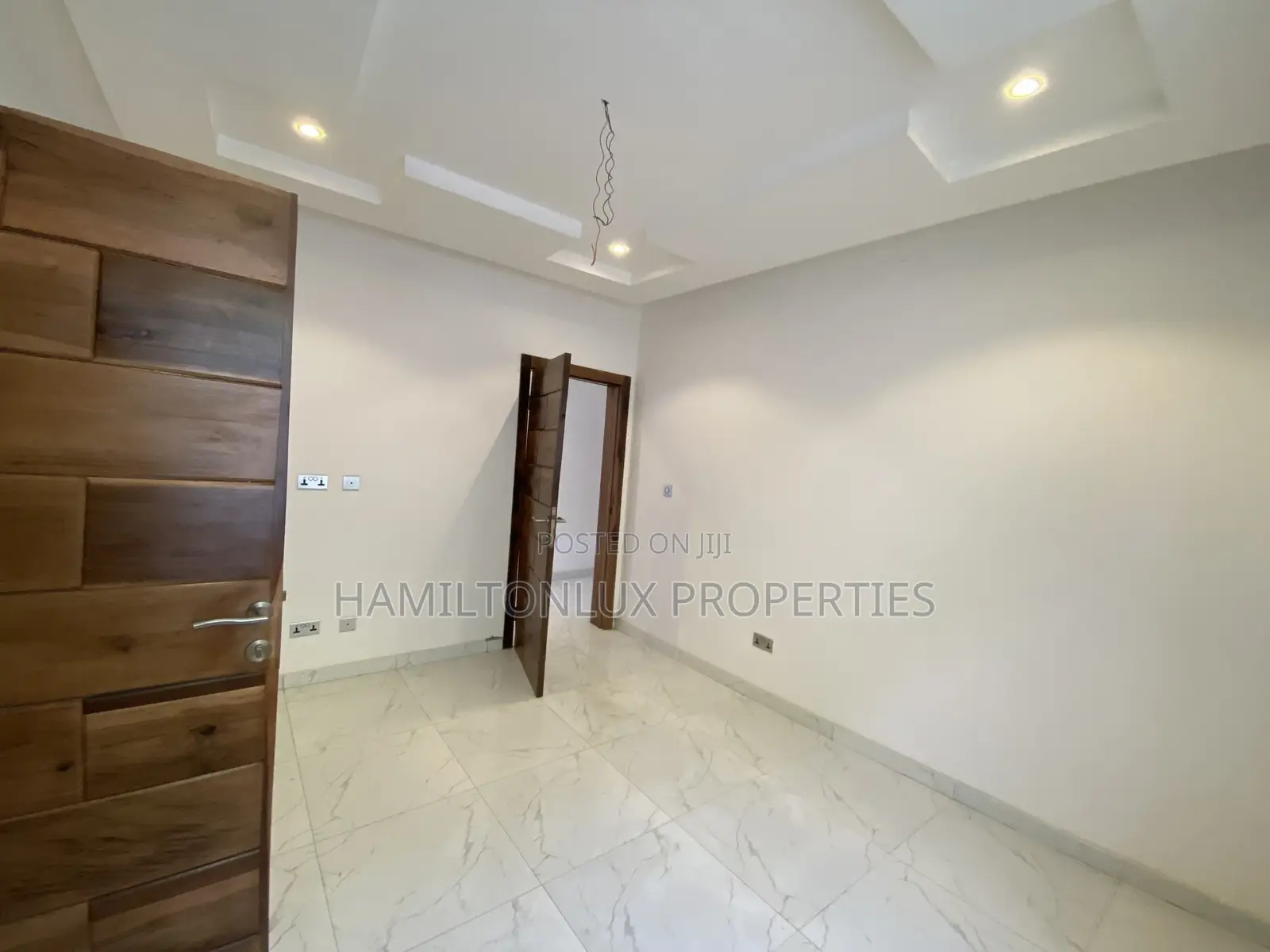 4bdrm Mansion in School Junction, Adjiriganor for sale