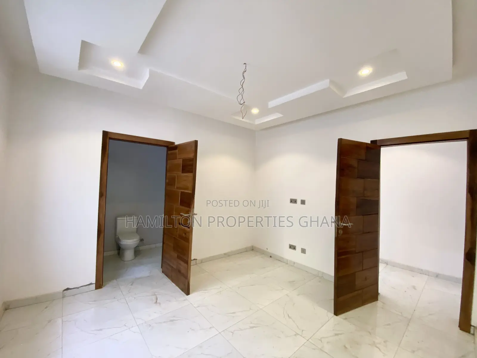 4bdrm Mansion in School Junction, Adjiriganor for sale
