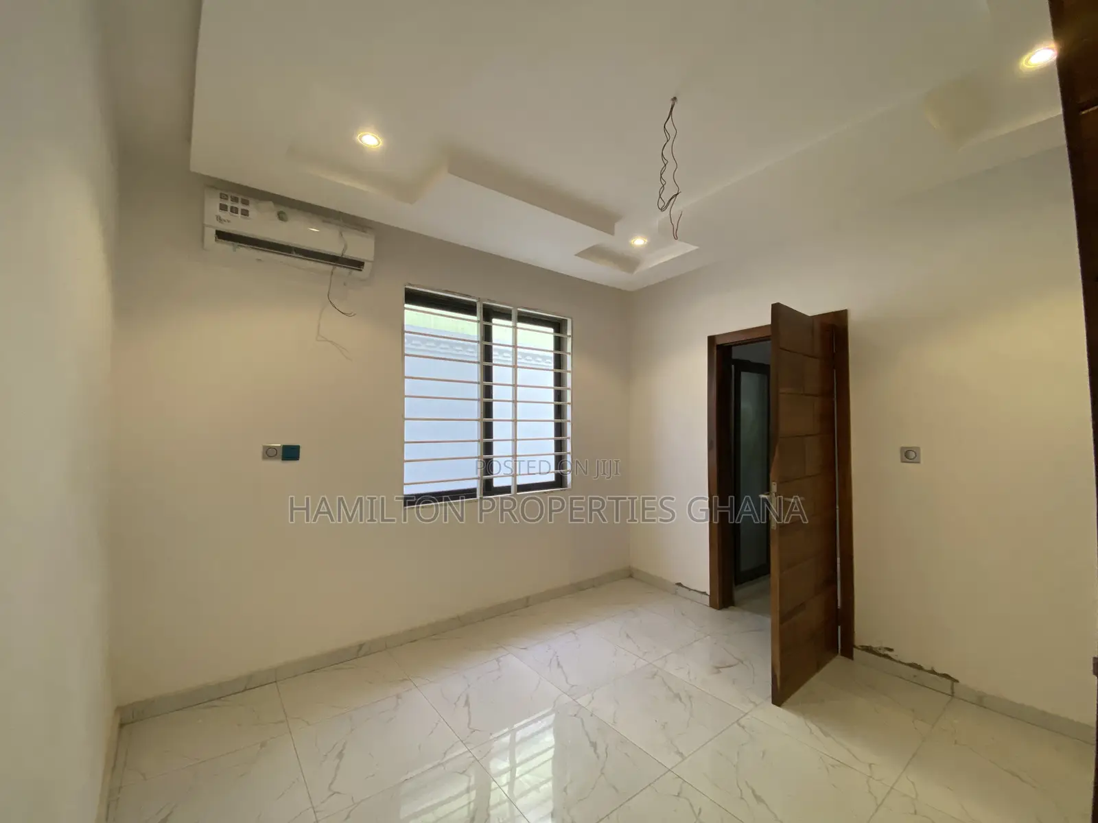 4bdrm Mansion in School Junction, Adjiriganor for sale