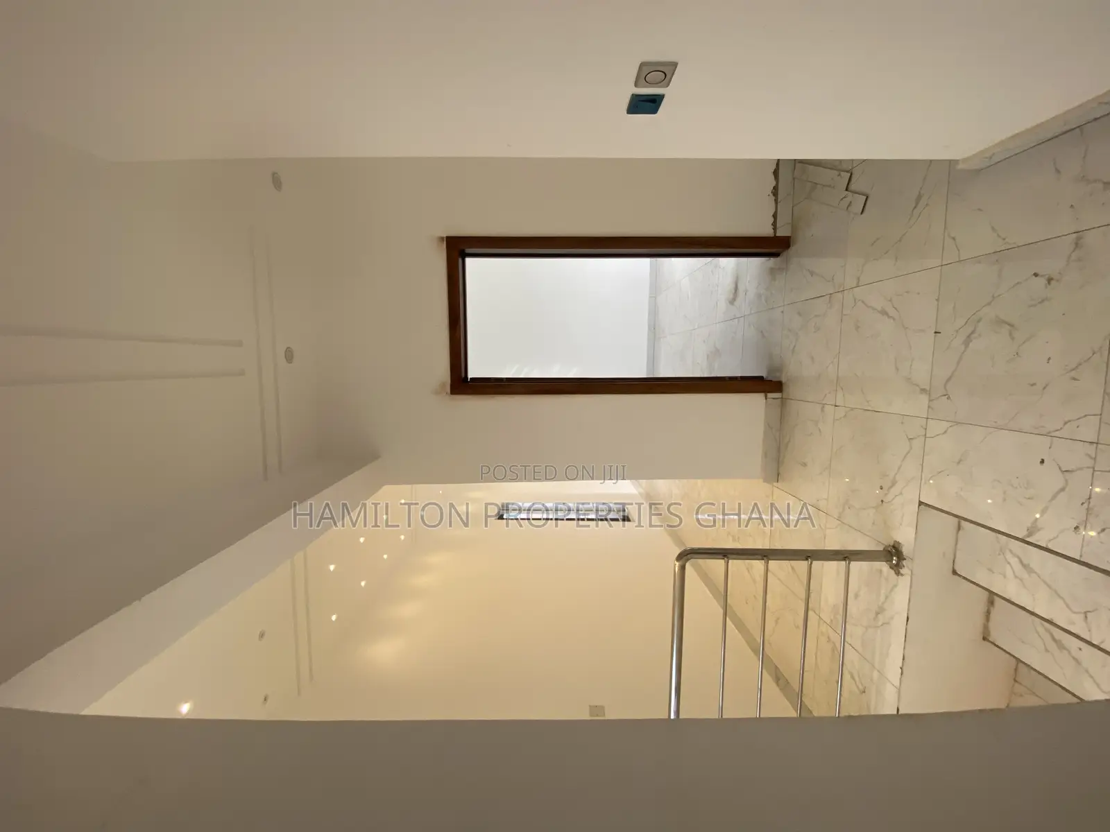 4bdrm Mansion in School Junction, Adjiriganor for sale