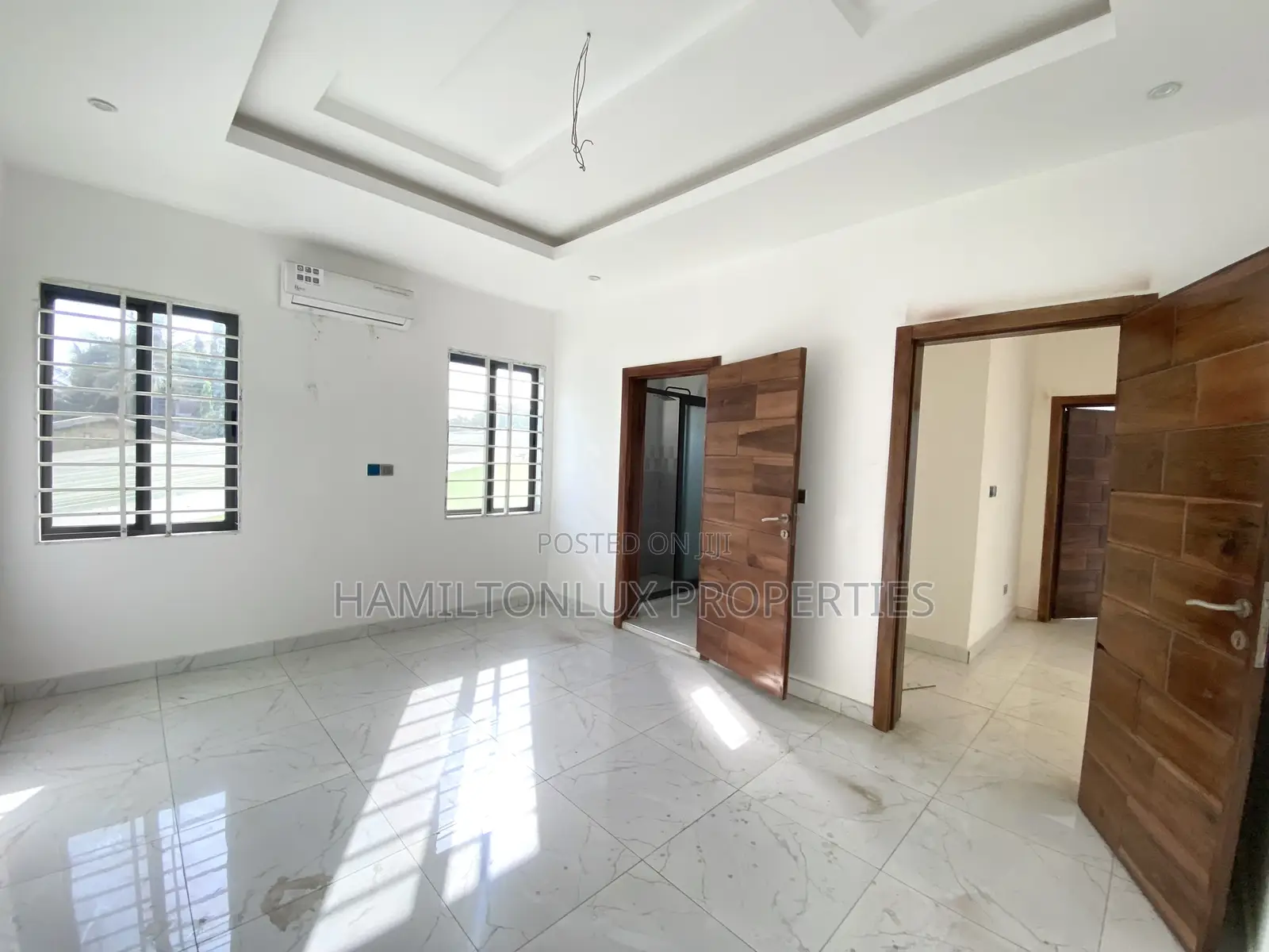 4bdrm Mansion in School Junction, Adjiriganor for sale