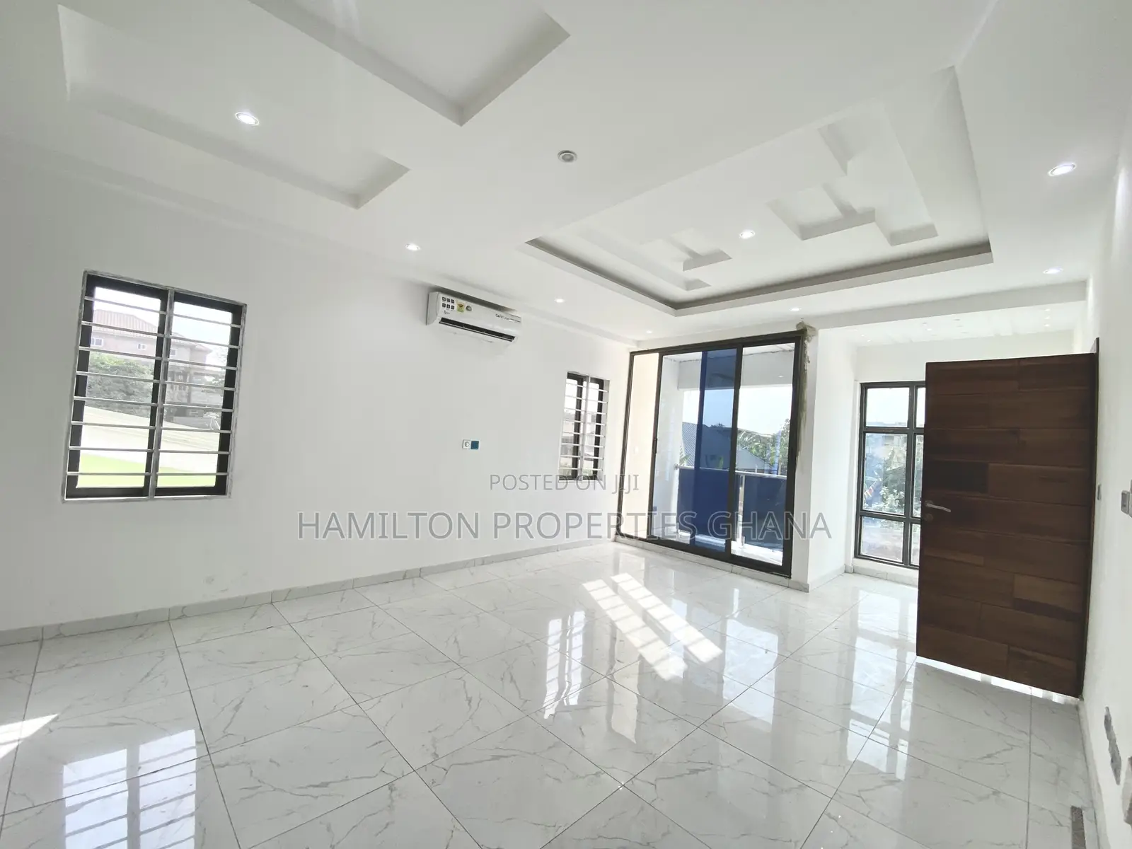 4bdrm Mansion in School Junction, Adjiriganor for sale
