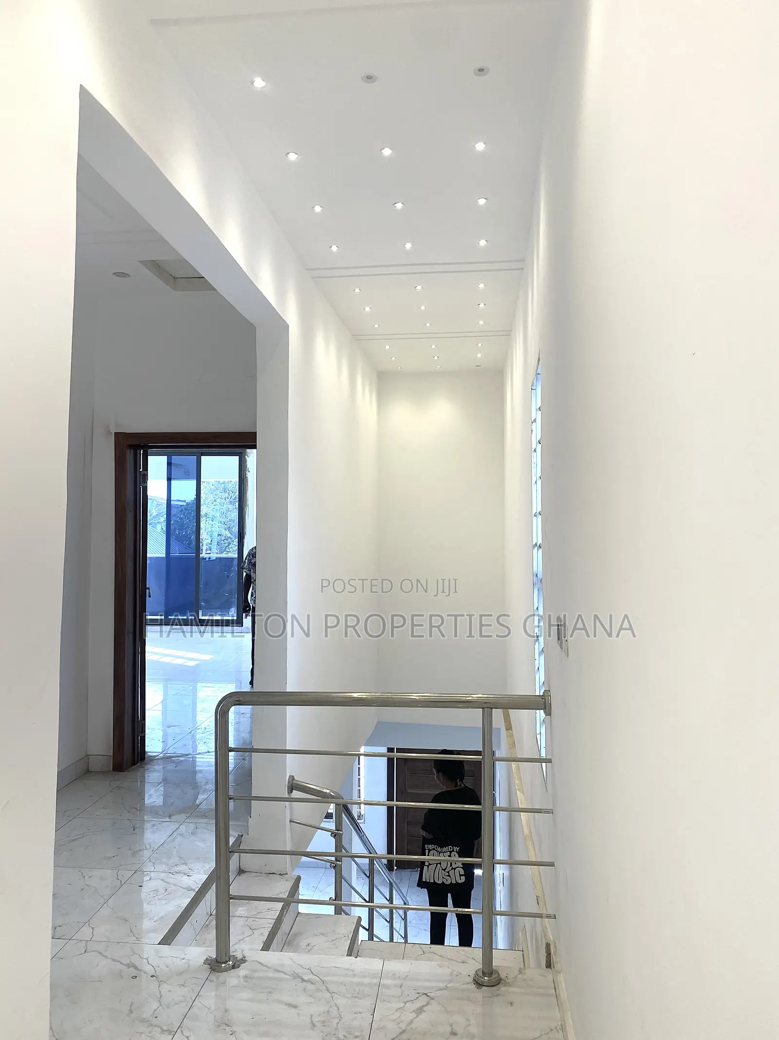 4bdrm Mansion in School Junction, Adjiriganor for sale