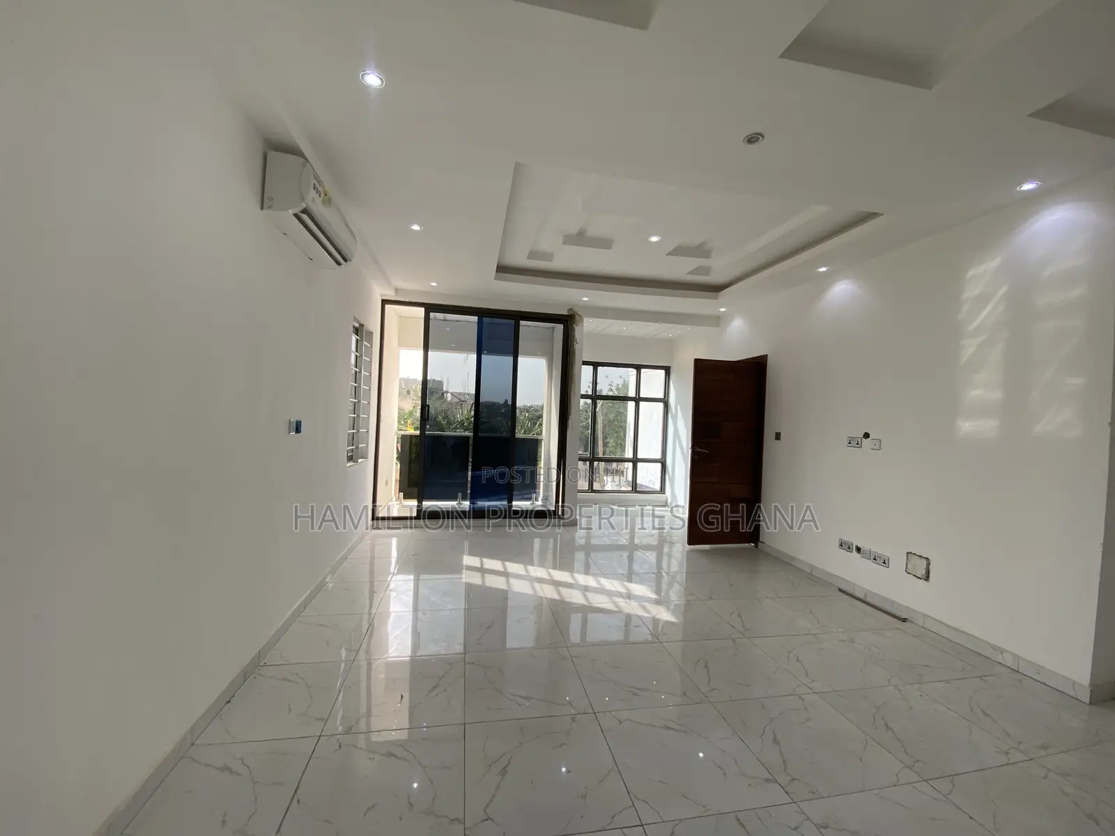 4bdrm Mansion in School Junction, Adjiriganor for sale
