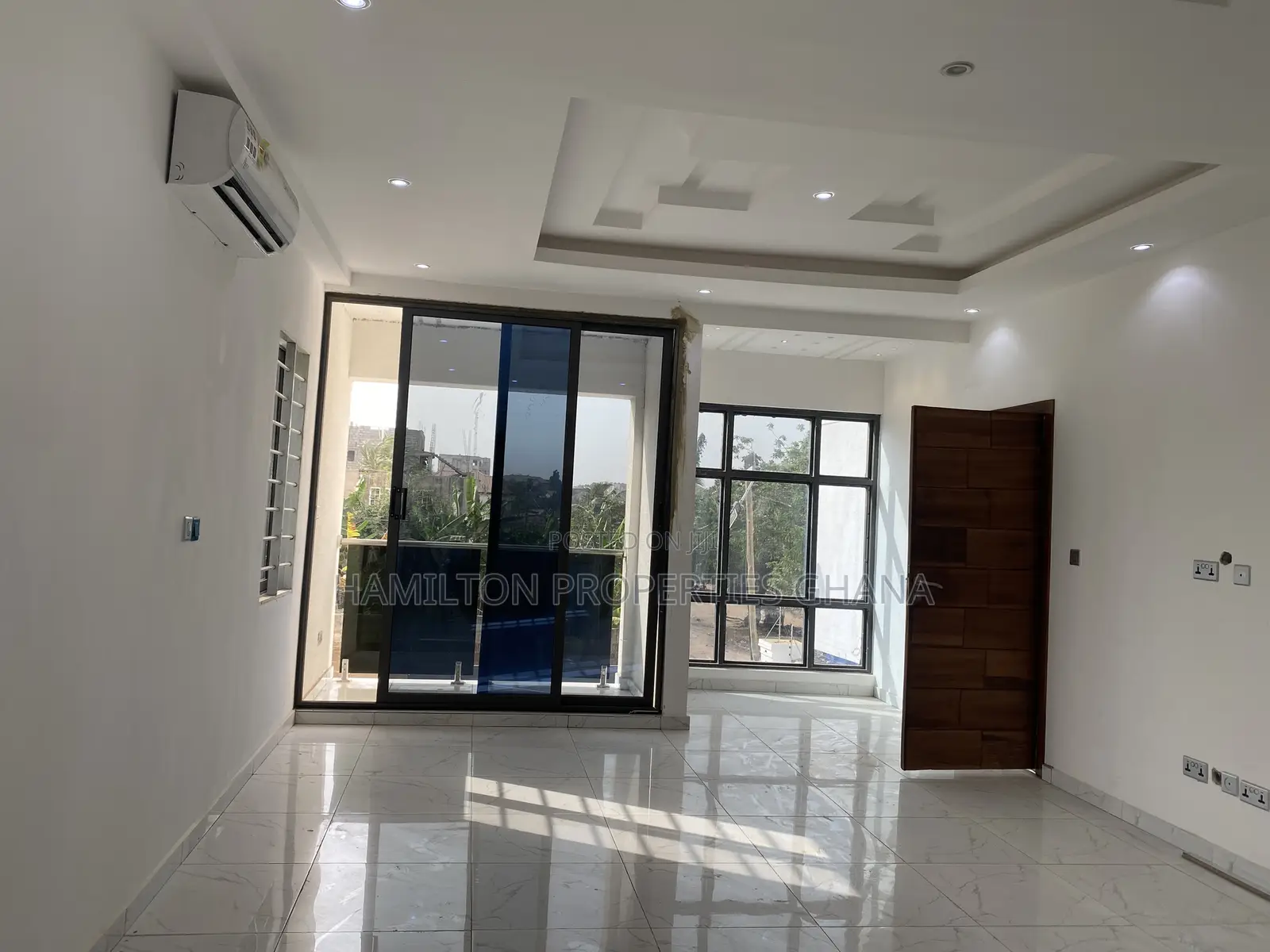 4bdrm Mansion in School Junction, Adjiriganor for sale