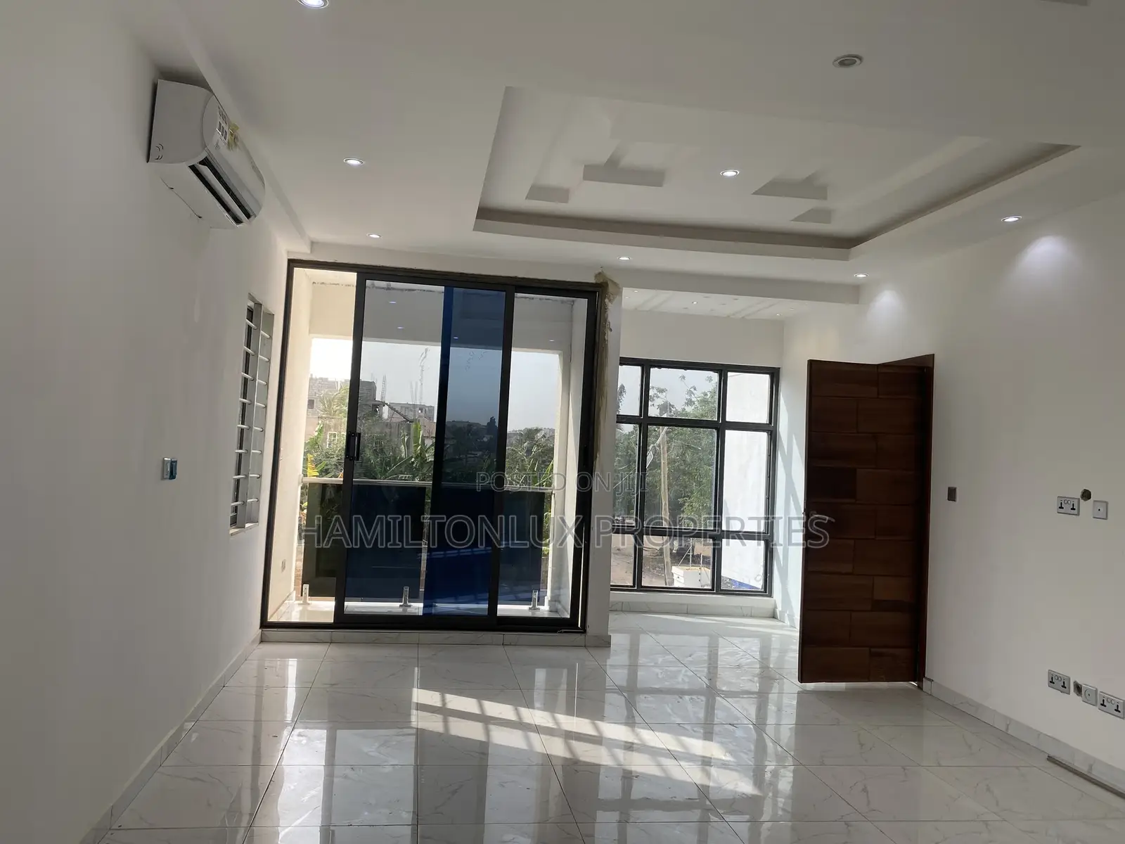 4bdrm Mansion in School Junction, Adjiriganor for sale