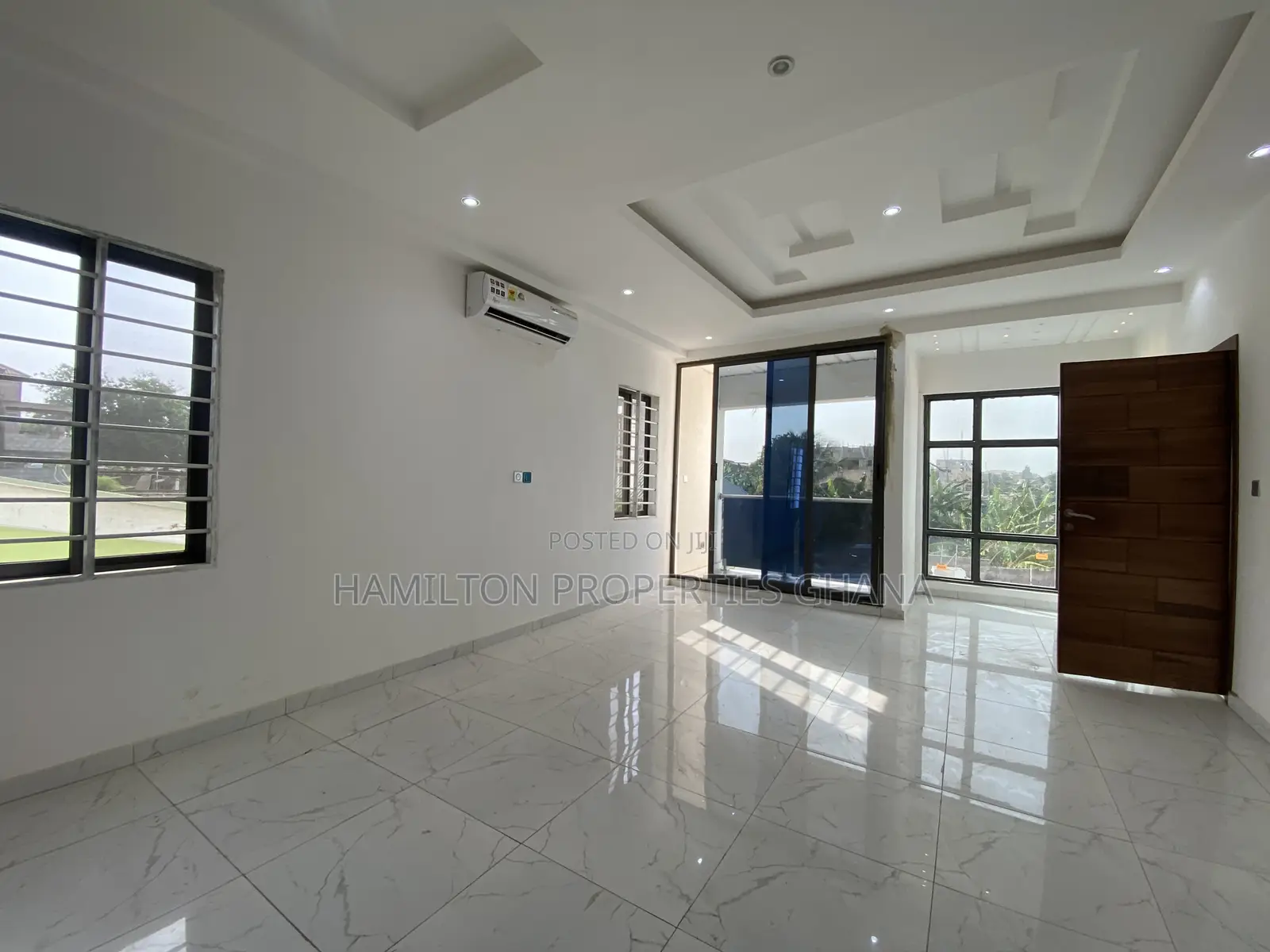 4bdrm Mansion in School Junction, Adjiriganor for sale