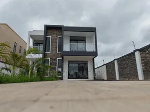 4bdrm House in Community 24, Tema Metropolitan for sale