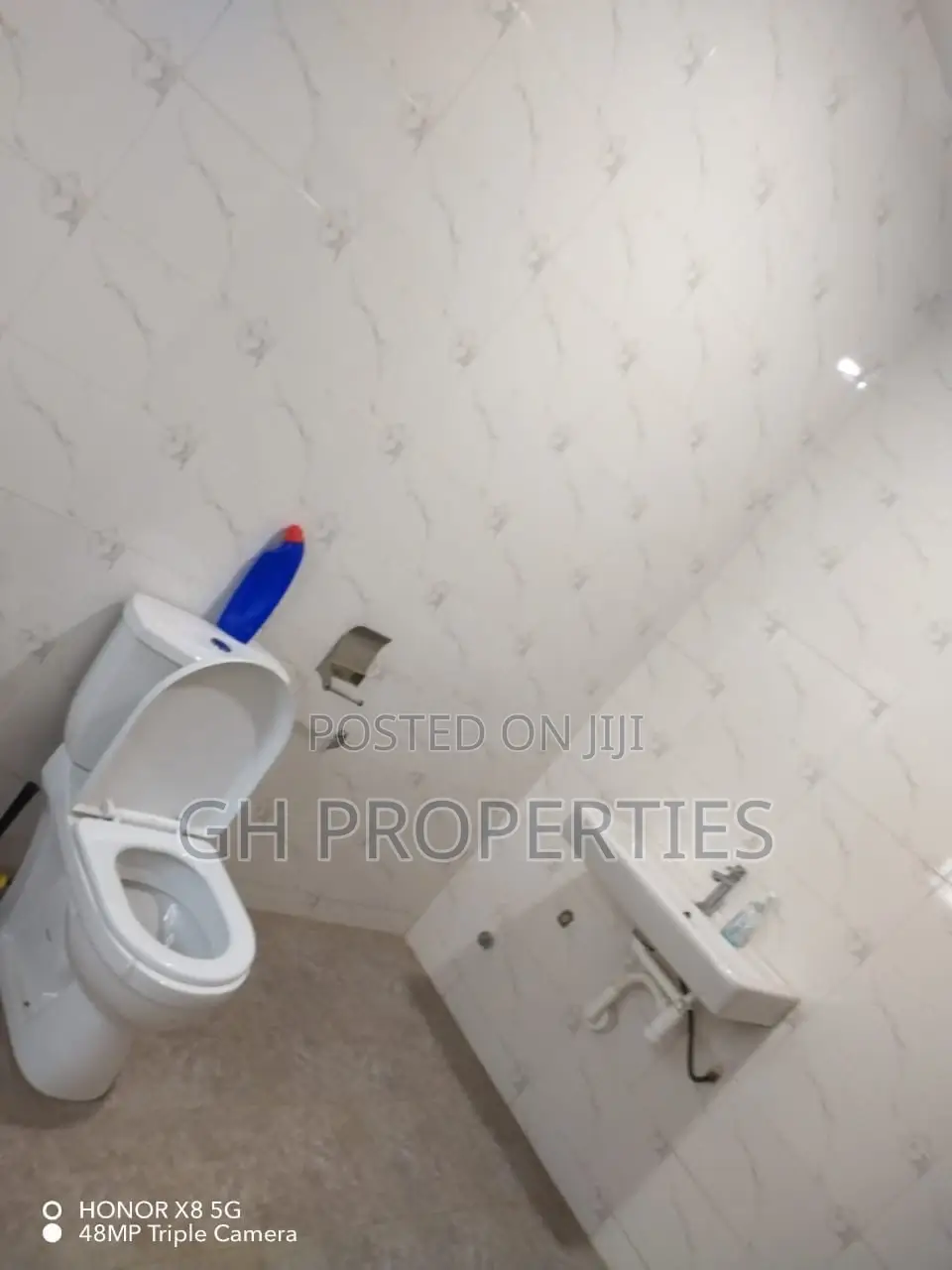 7bdrm House in Anwomaso Domiabra, Kumasi Metropolitan for sale