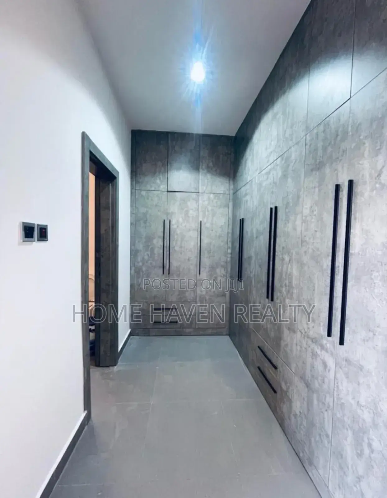 4bdrm House in School Junction, Ashaley Botwe for sale