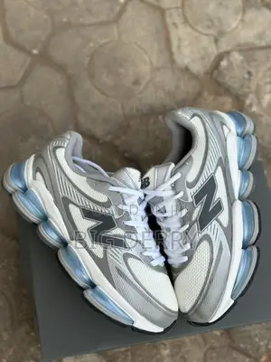 New Balance 2000