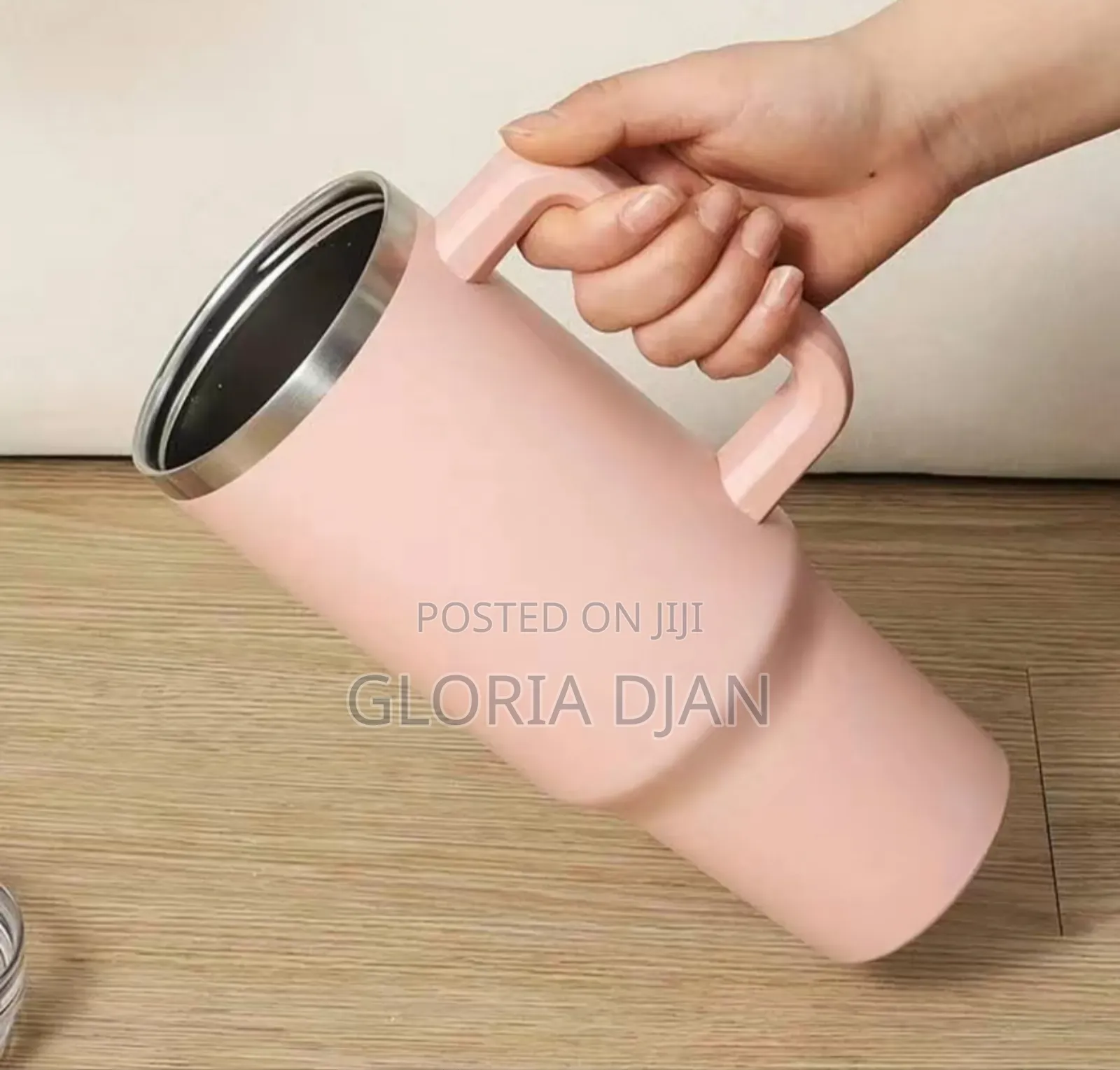 Tumbler Keeps Cold and Warm More Than 24 Hours