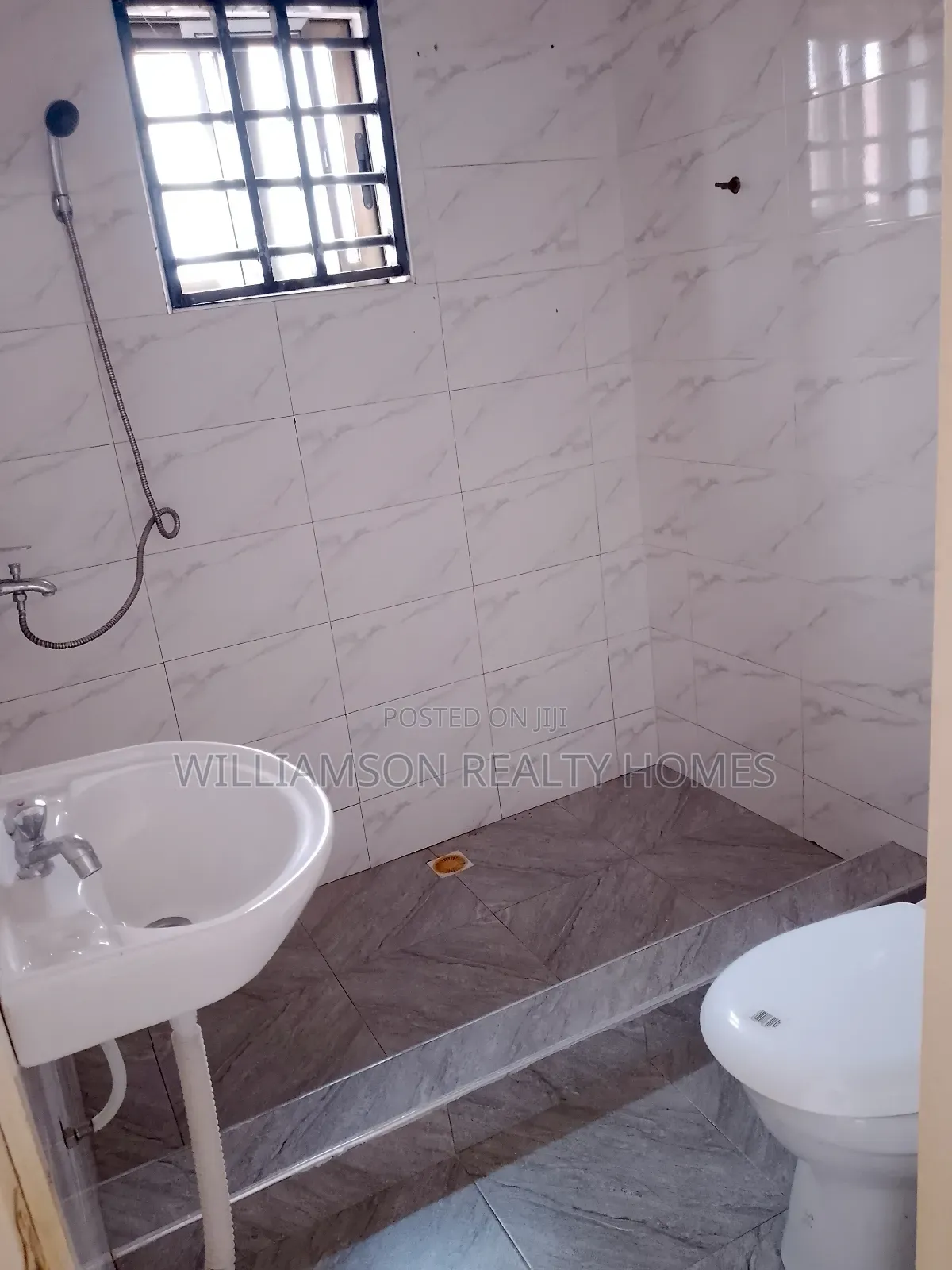 2bdrm Apartment in Baatsonaa Total Area, Spintex for rent