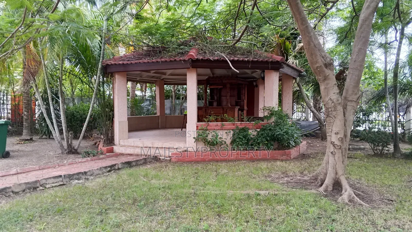 10bdrm Bungalow in Trassaco, Adjiriganor for sale