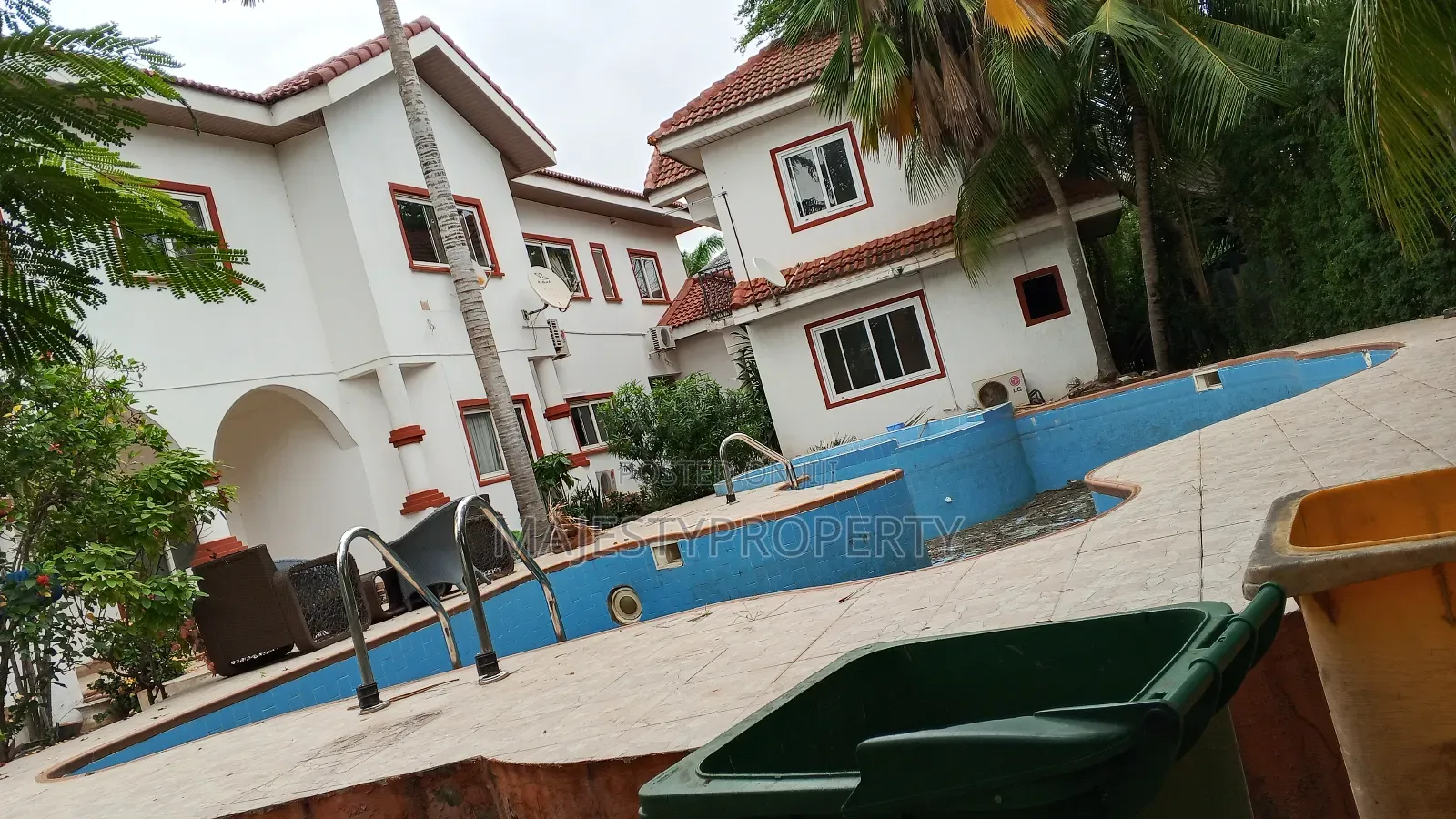 10bdrm Bungalow in Trassaco, Adjiriganor for sale