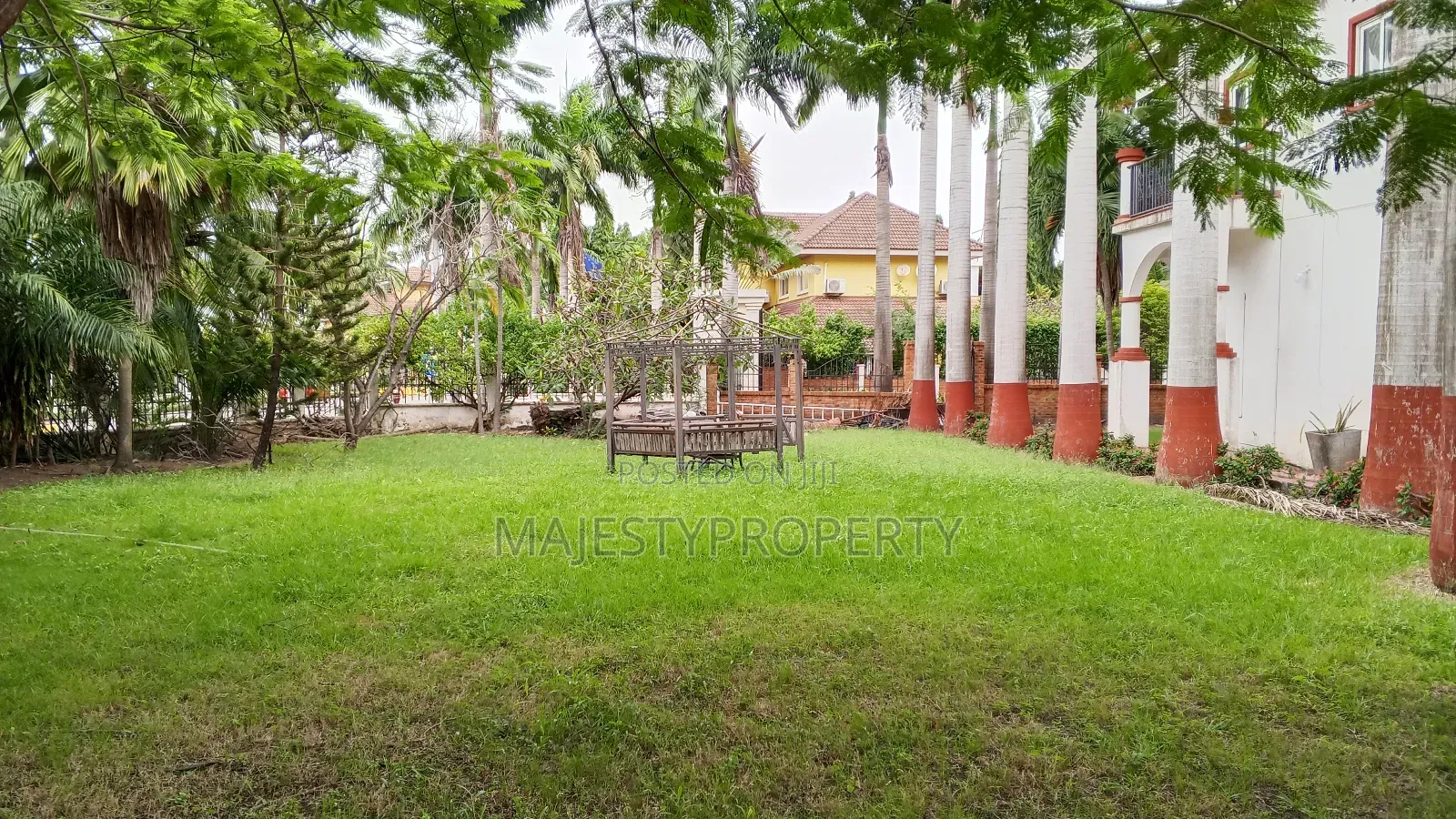10bdrm Bungalow in Trassaco, Adjiriganor for sale