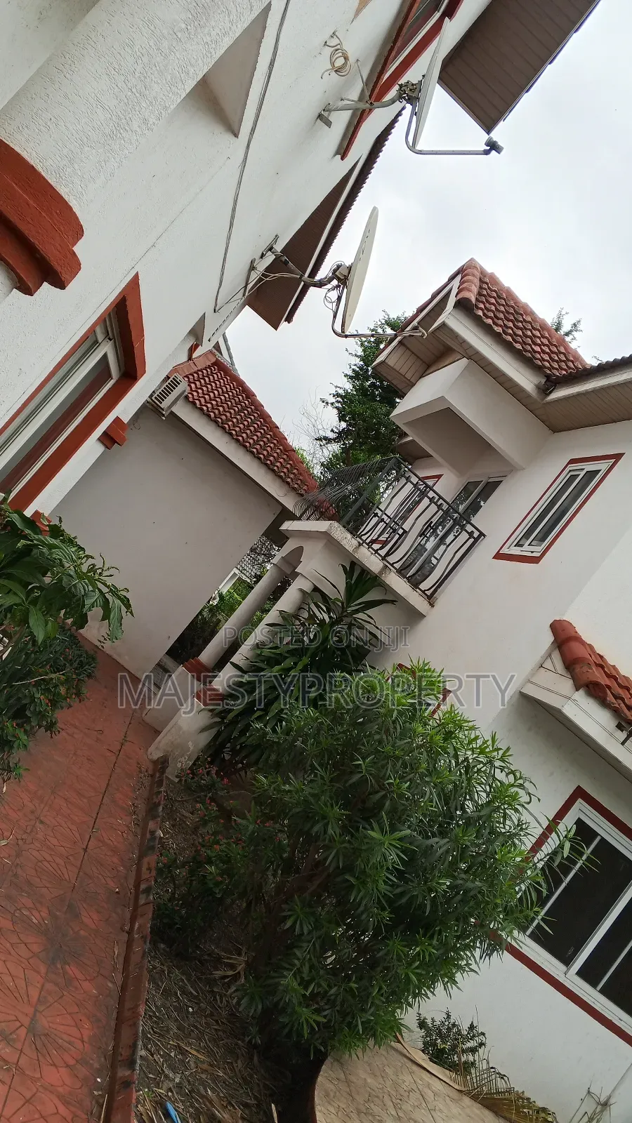 10bdrm Bungalow in Trassaco, Adjiriganor for sale