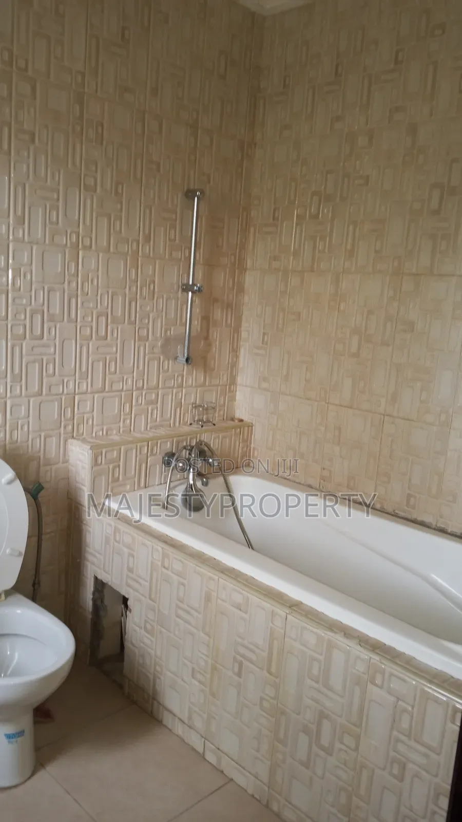 10bdrm Bungalow in Trassaco, Adjiriganor for sale