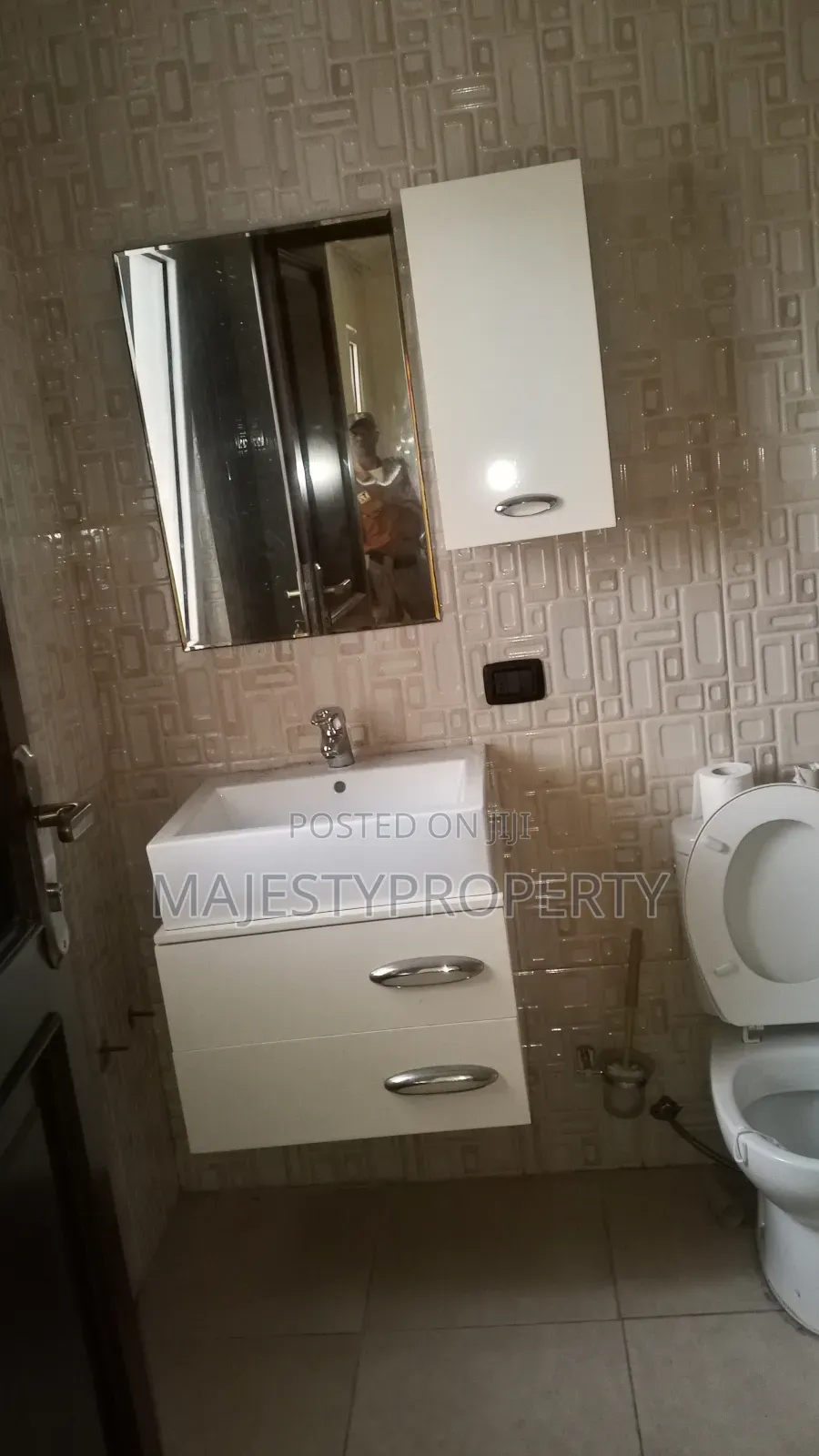 10bdrm Bungalow in Trassaco, Adjiriganor for sale