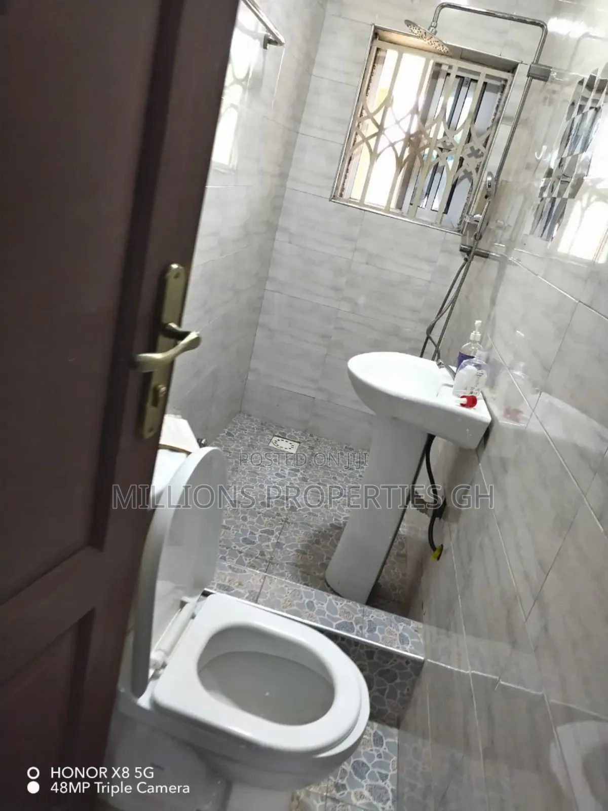 Furnished 7bdrm House in Millions Properties, Kumasi Metropolitan
