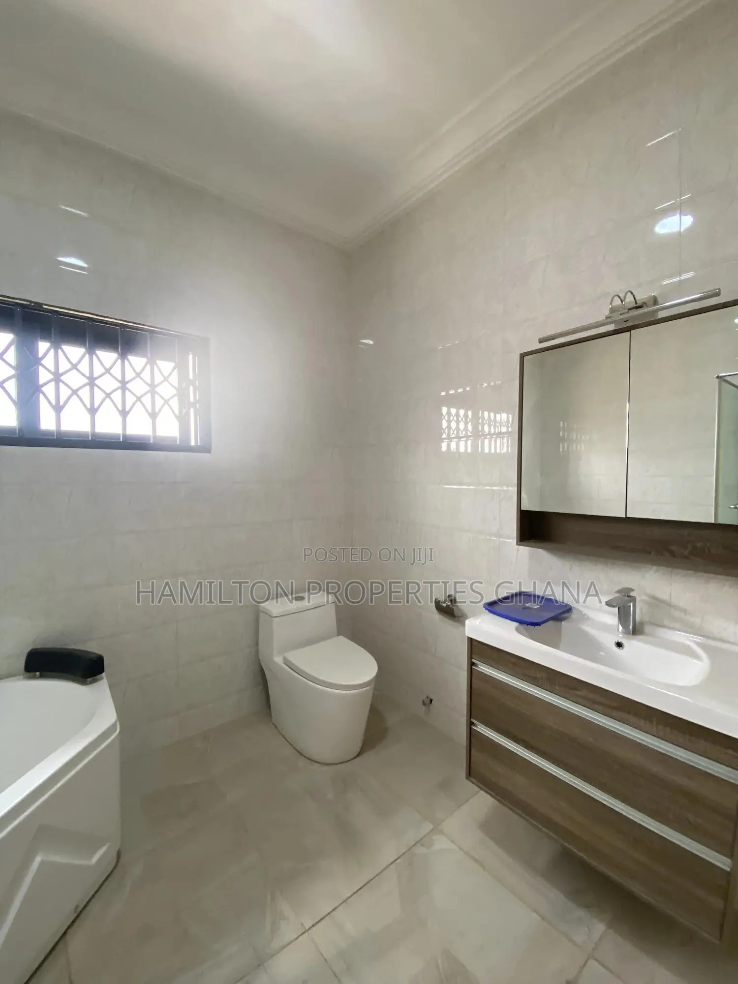 4bdrm Mansion in Trassaco, Adjiriganor for rent