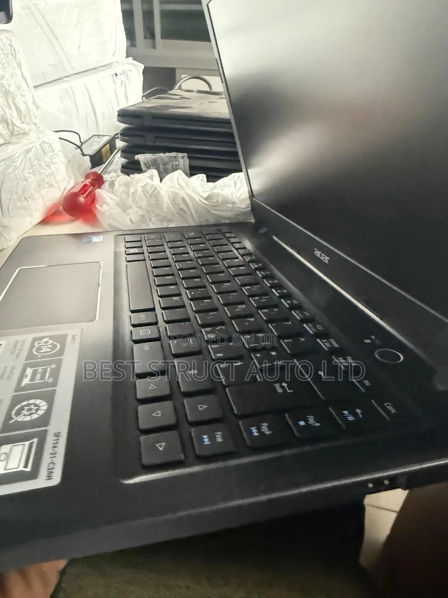 Laptop Acer Swift 1 4GB Intel Celeron eMMC 60GB