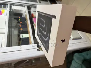 New Laptop Apple MacBook Pro 2024 M4 14-Inch 16GB Apple M4 SSD 512GB