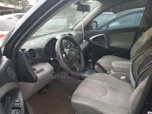 Photo - Toyota RAV4 2011 Black