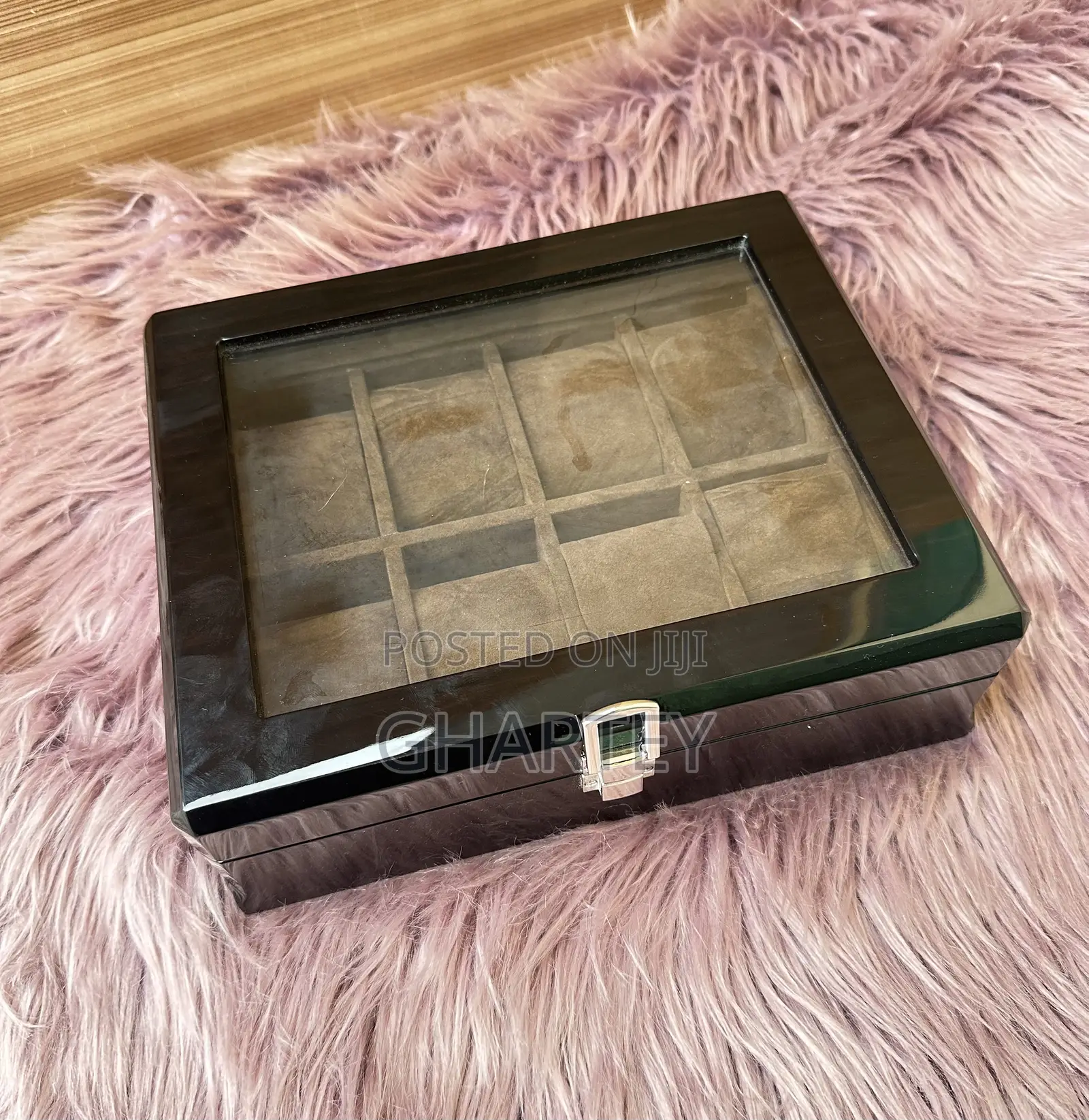 Luxury Watches Organizer - 8 Slots.