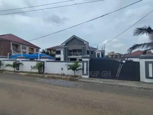 5bdrm House in East Legon Mall for rent