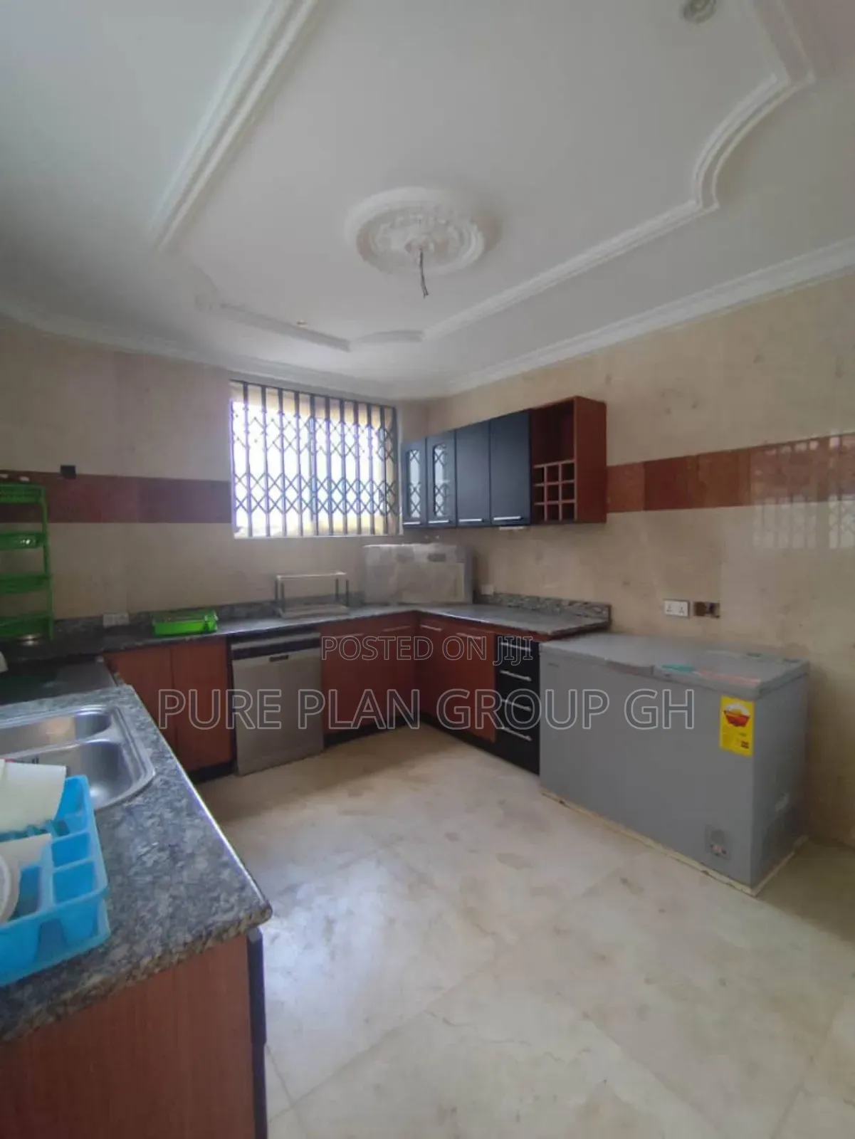 5bdrm House in East Legon Mall for rent