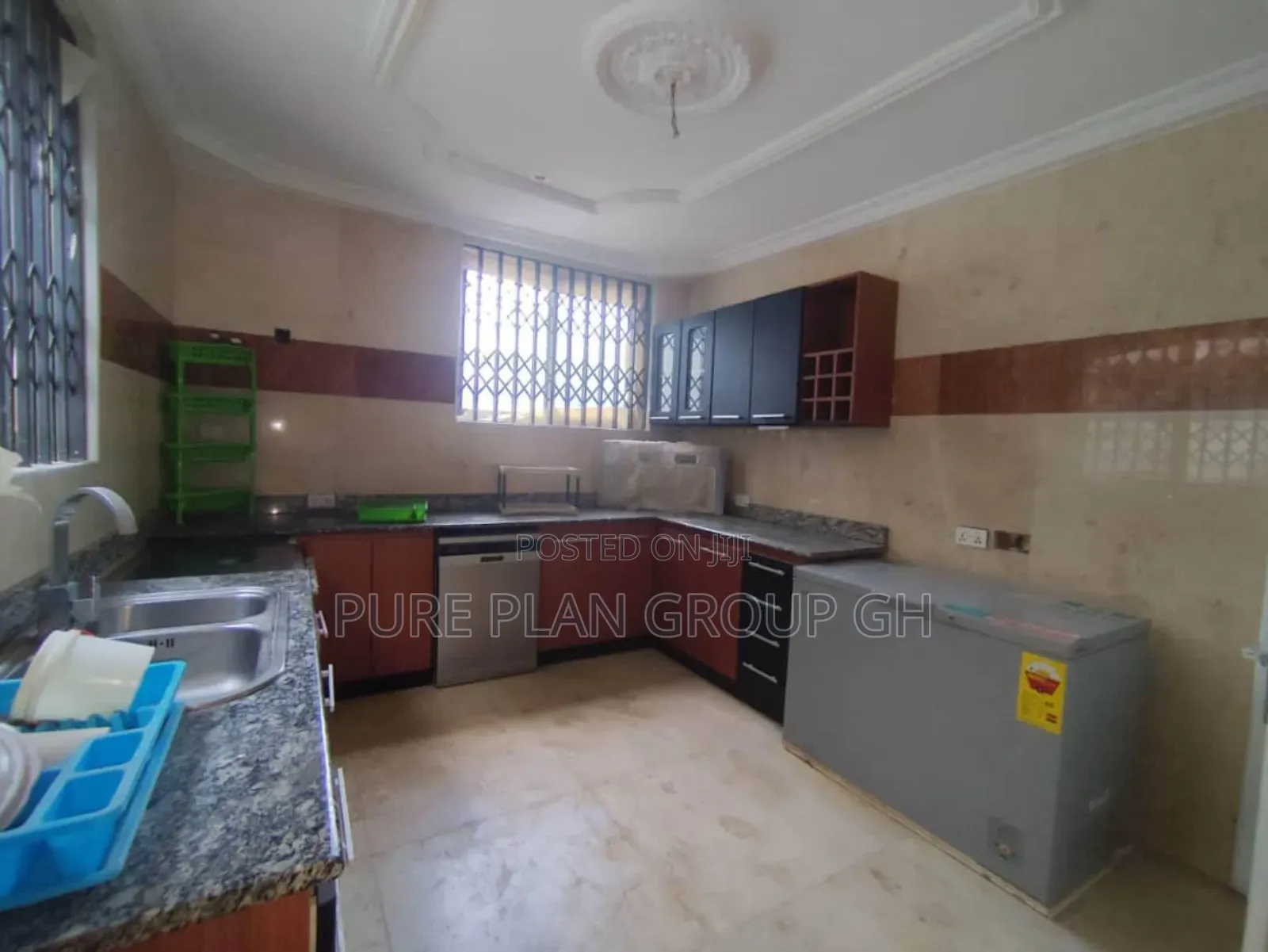 5bdrm House in East Legon Mall for rent