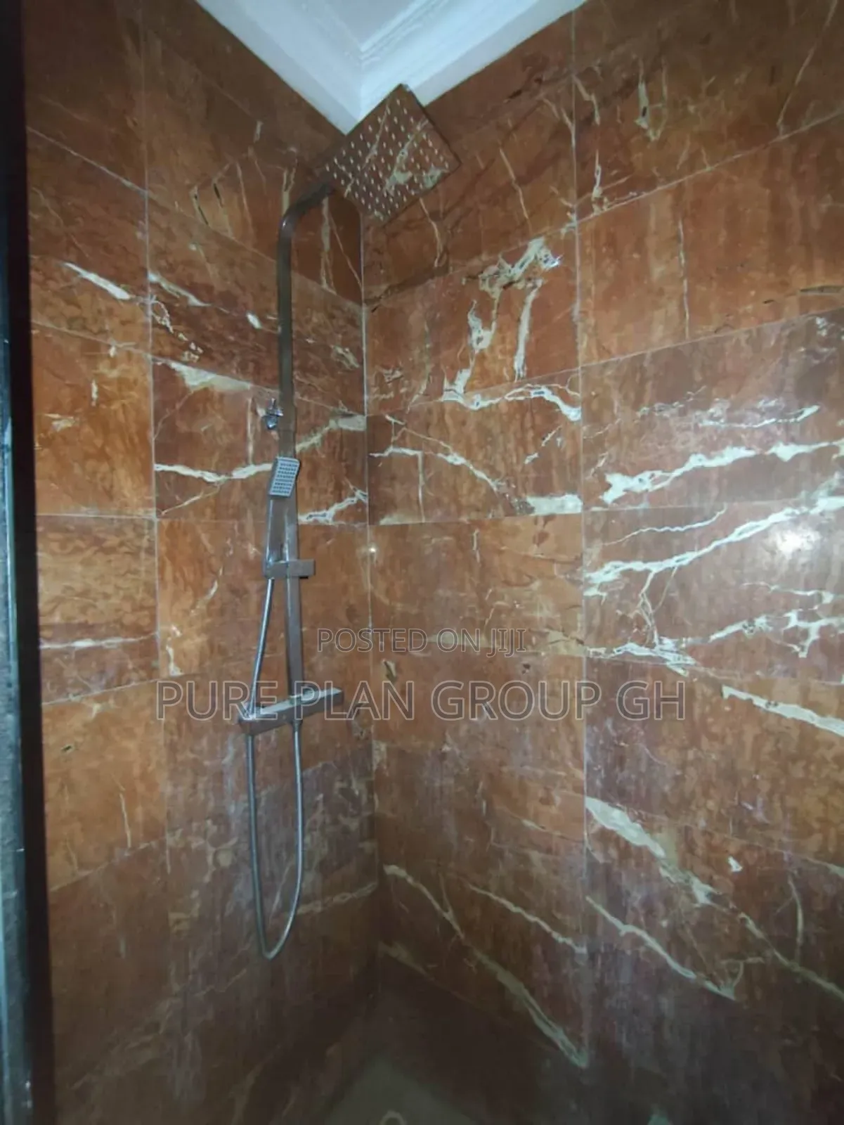 5bdrm House in East Legon Mall for rent