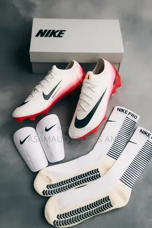 Original New Nike Football Boot With Accessories At Cool