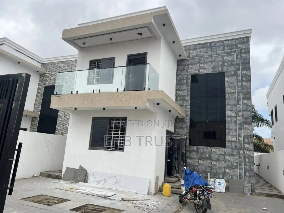4bdrm Duplex in Baatsona for sale