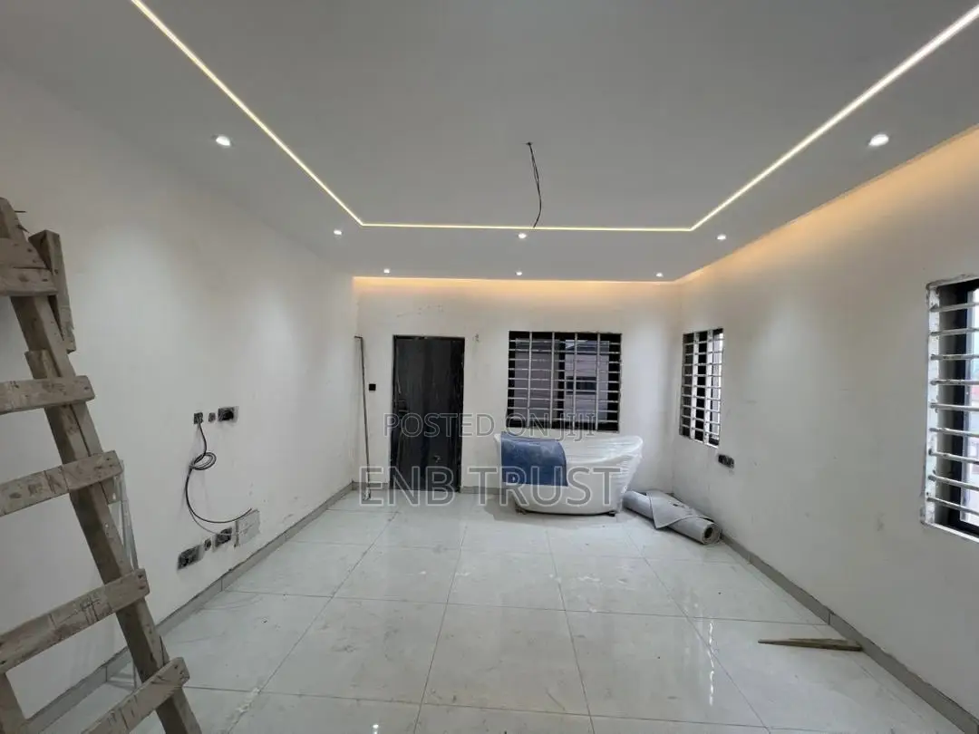 4bdrm Duplex in Baatsona for sale