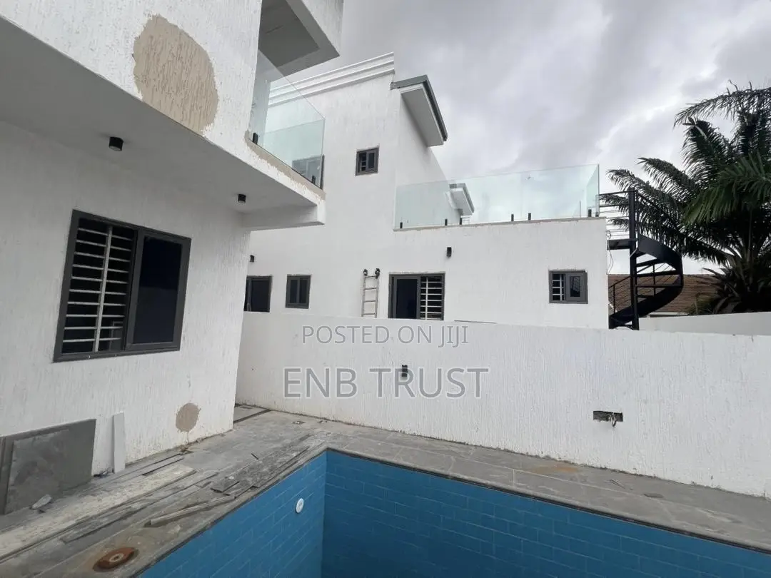 4bdrm Duplex in Baatsona for sale