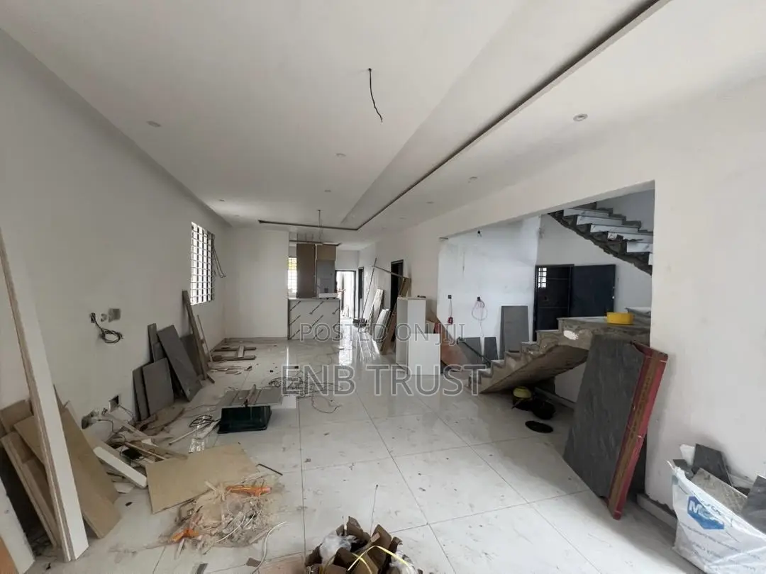 4bdrm Duplex in Baatsona for sale