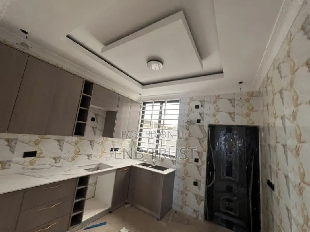 4bdrm Duplex in Baatsona for sale