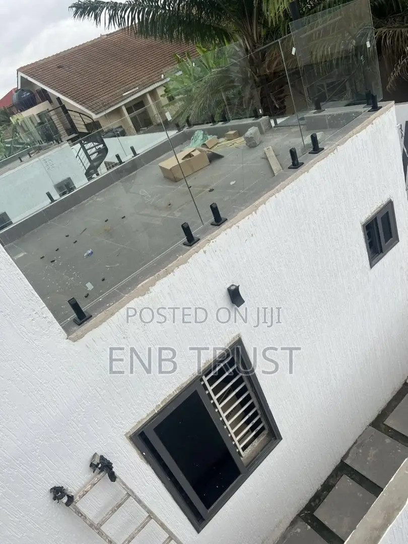 4bdrm Duplex in Baatsona for sale