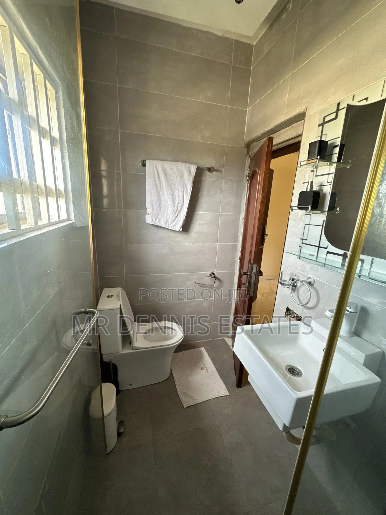Furnished 1bdrm Townhouse / Terrace in Westhills Mall for rent