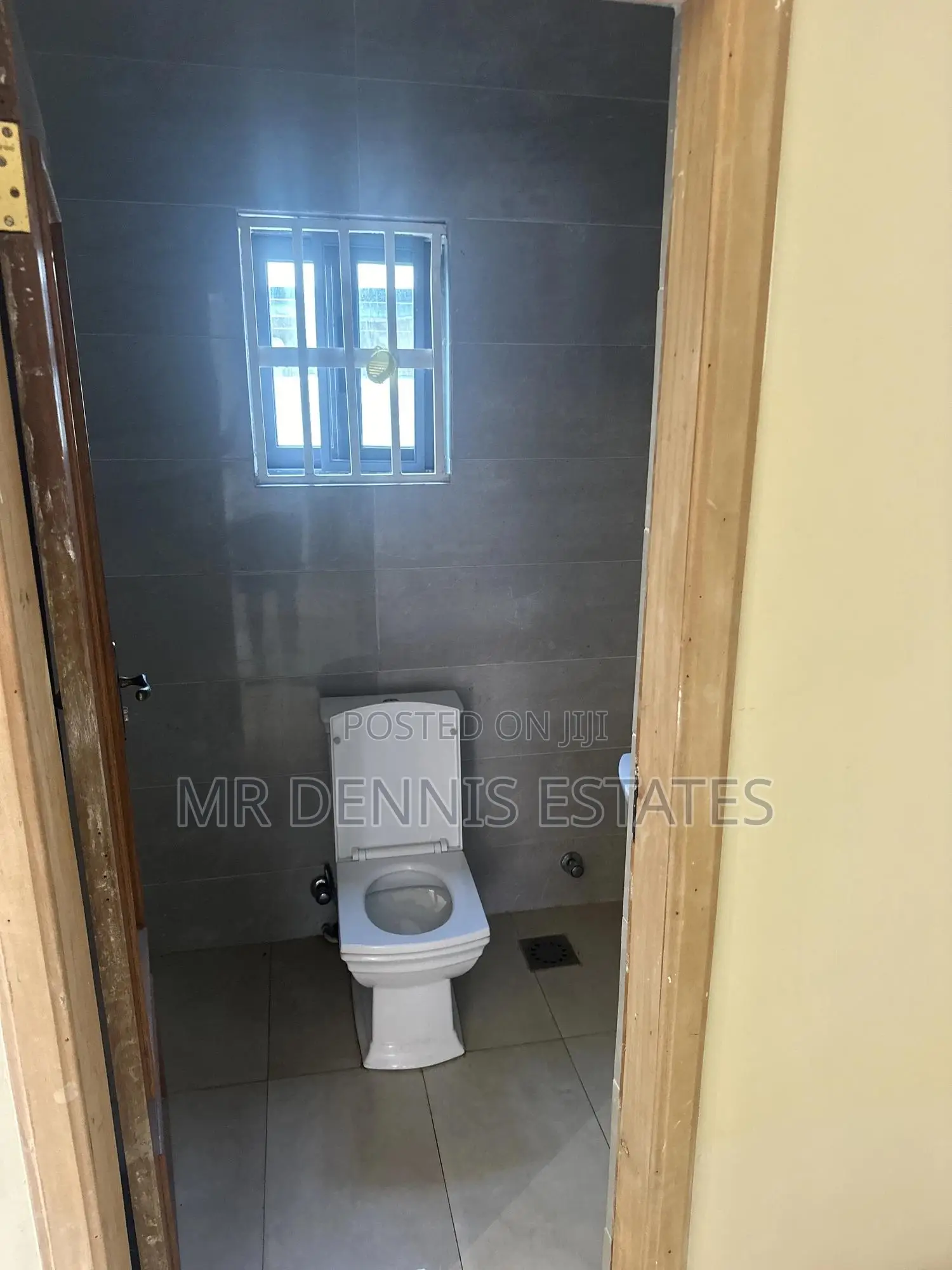 Furnished 1bdrm Townhouse / Terrace in Westhills Mall for rent