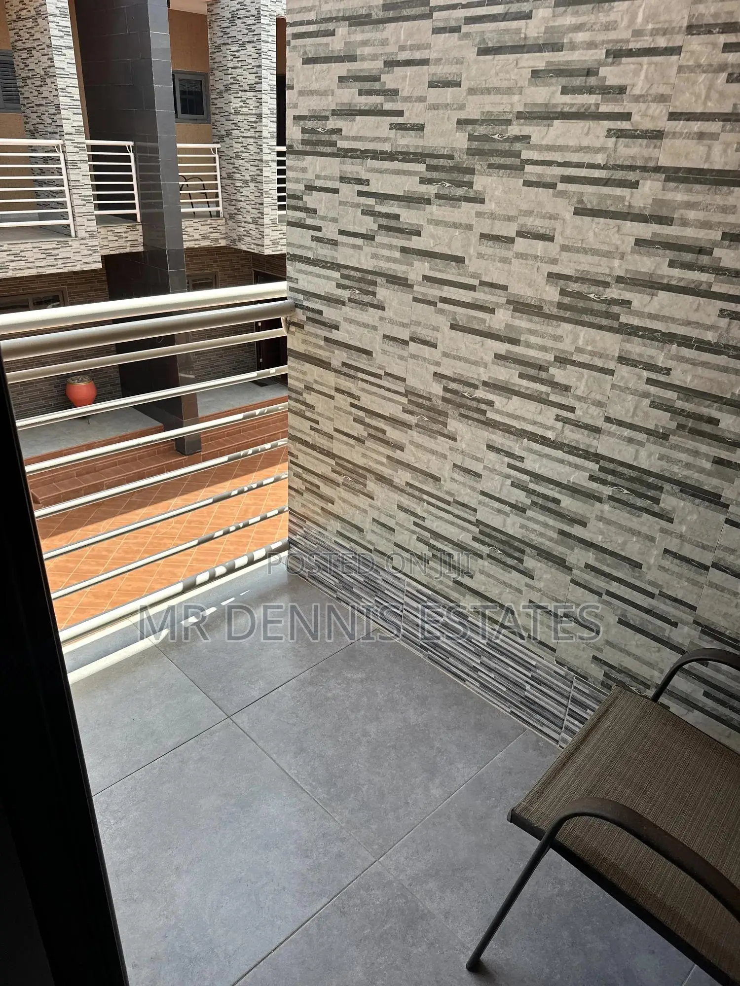 Furnished 1bdrm Townhouse / Terrace in Westhills Mall for rent