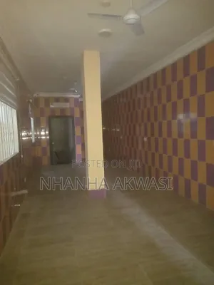 6bdrm House in Community 11, Tema Metropolitan for rent