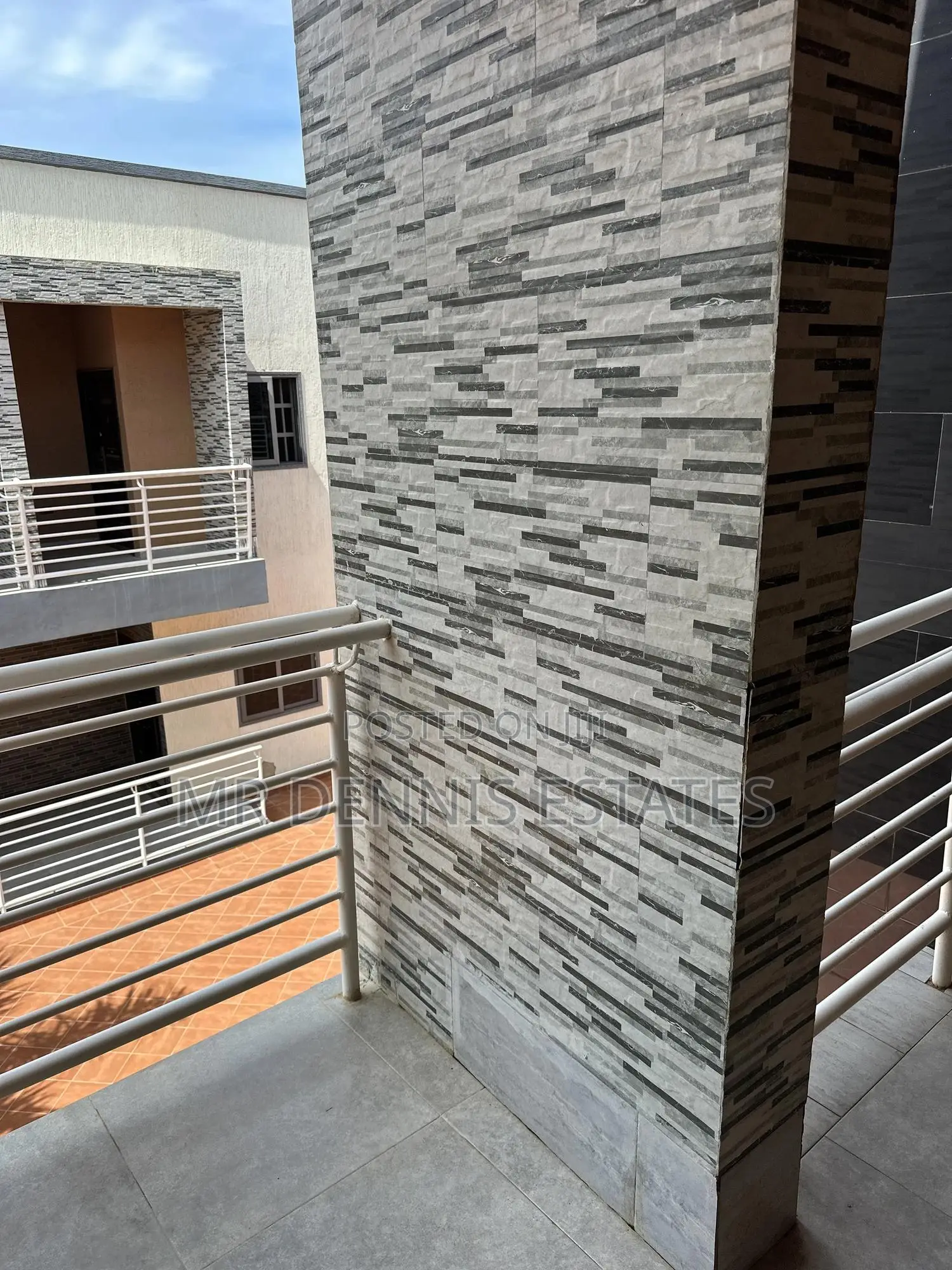 Furnished 2bdrm Townhouse / Terrace in Westhills Mall for rent